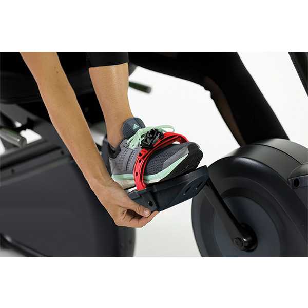 Gym Gear - R98e Entertainment Recumbent Bike